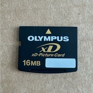 Olympus xD-Picture Card 16MB Black and Gold